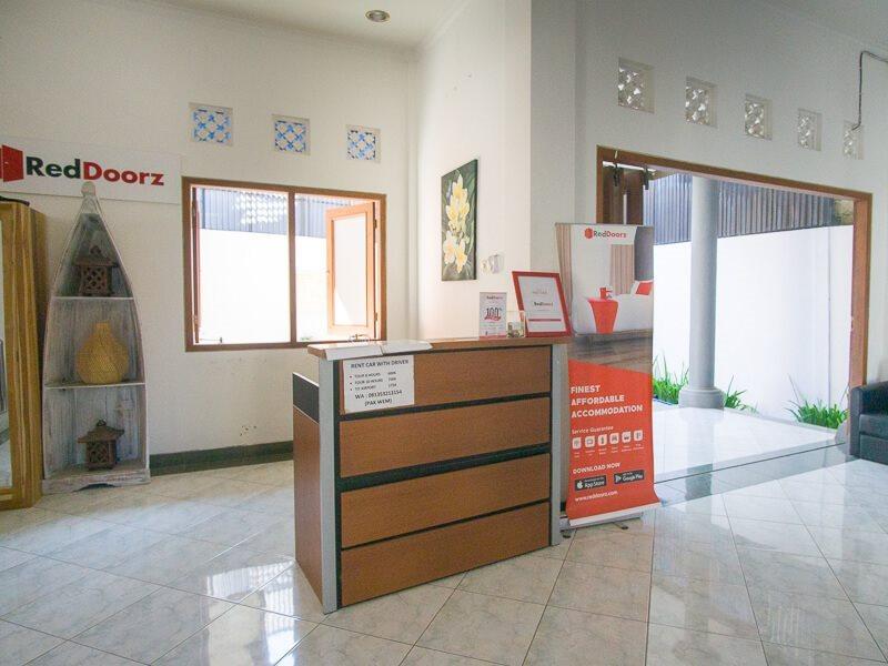Reddoorz @ Jalan Gatot Subroto Denpasar Hotell Exteriör bild