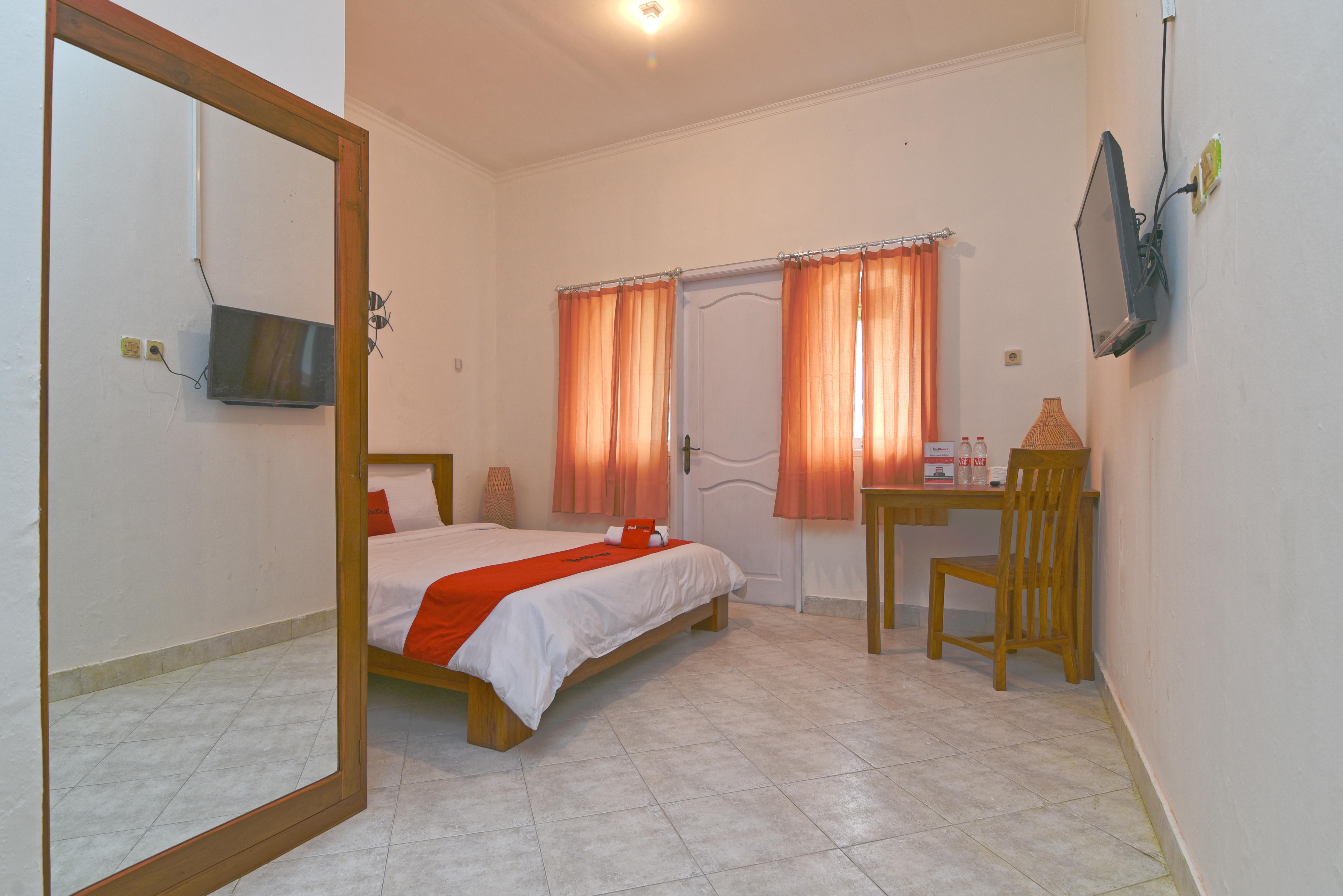 Reddoorz @ Jalan Gatot Subroto Denpasar Hotell Exteriör bild