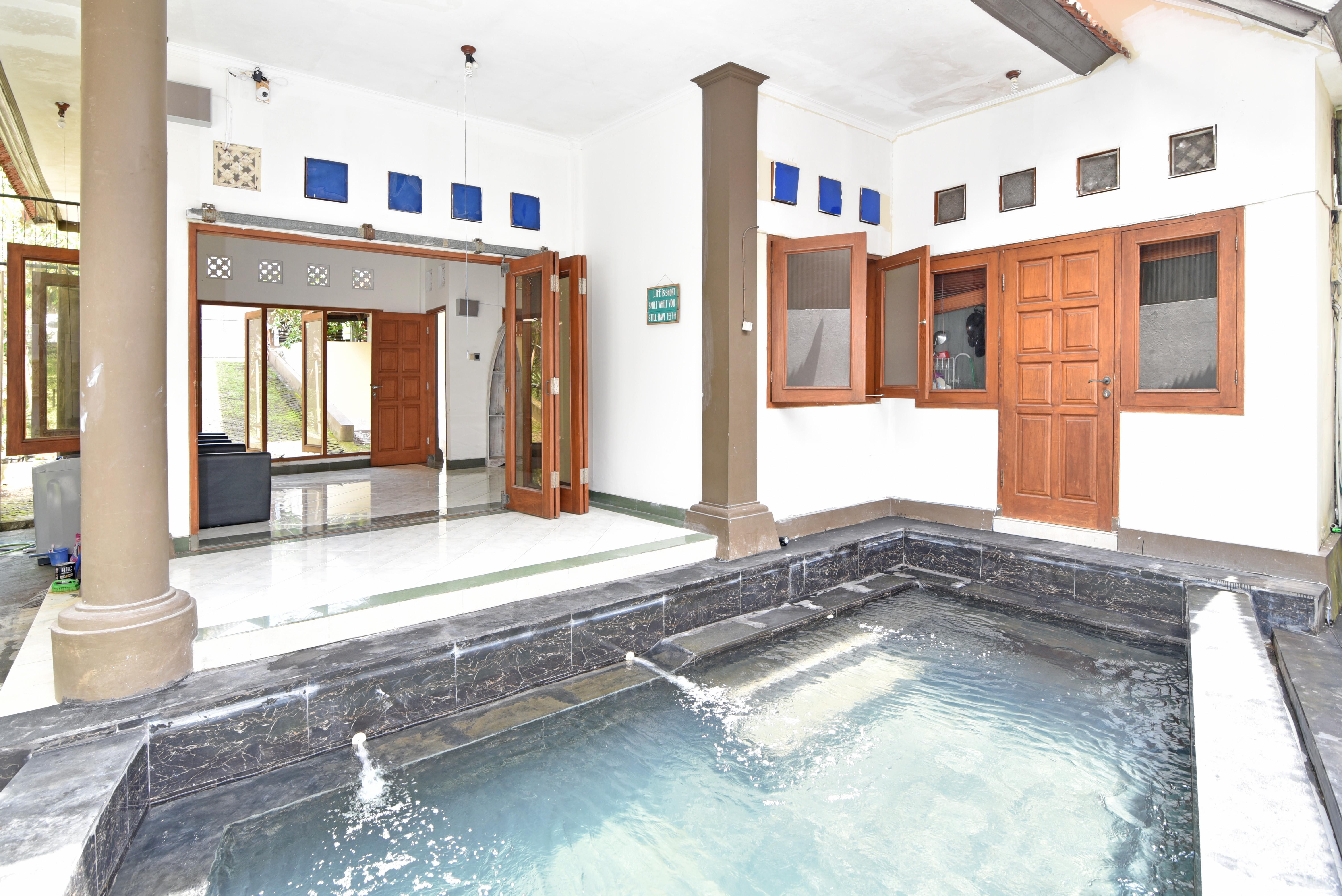Reddoorz @ Jalan Gatot Subroto Denpasar Hotell Exteriör bild