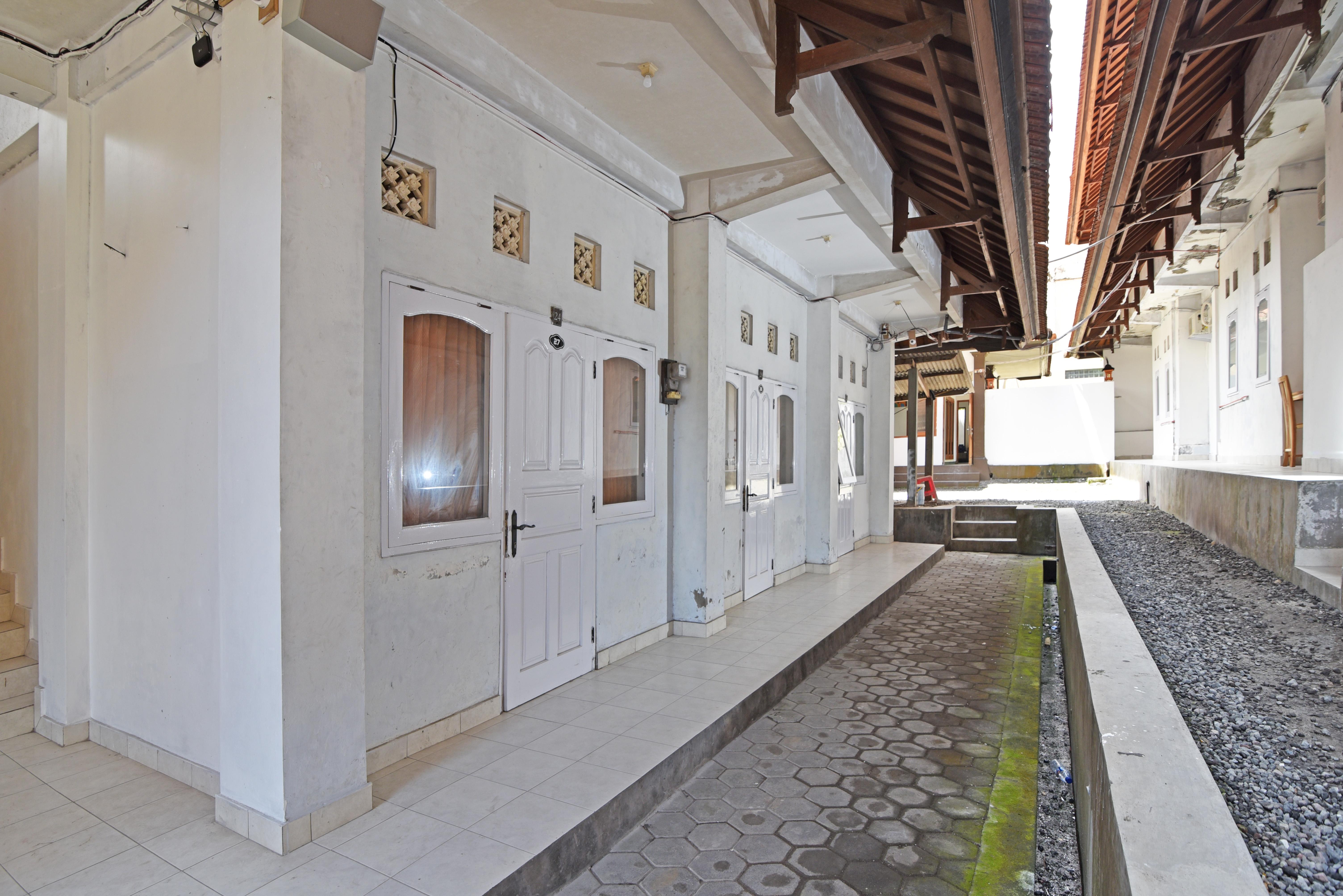 Reddoorz @ Jalan Gatot Subroto Denpasar Hotell Exteriör bild